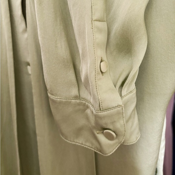 Gucci Uniform 100% Pure Silk Shirt Blouse Apple Green Size 12 US Women (38) - Picture 4 of 6